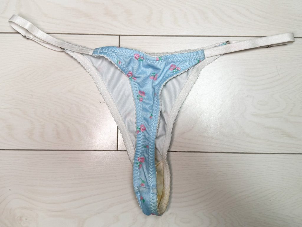 学費のために...大学院生ゆりちゃんから買い取った下着を紹介！ - 画像7