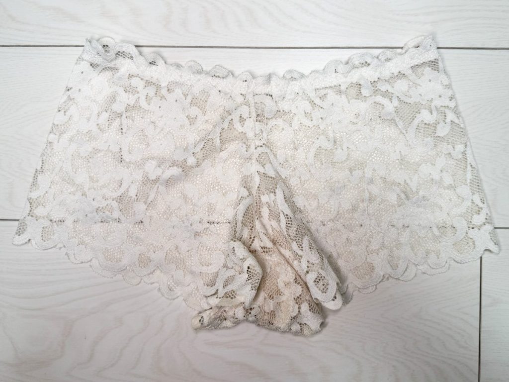 学費のために...大学院生ゆりちゃんから買い取った下着を紹介！ - 画像2