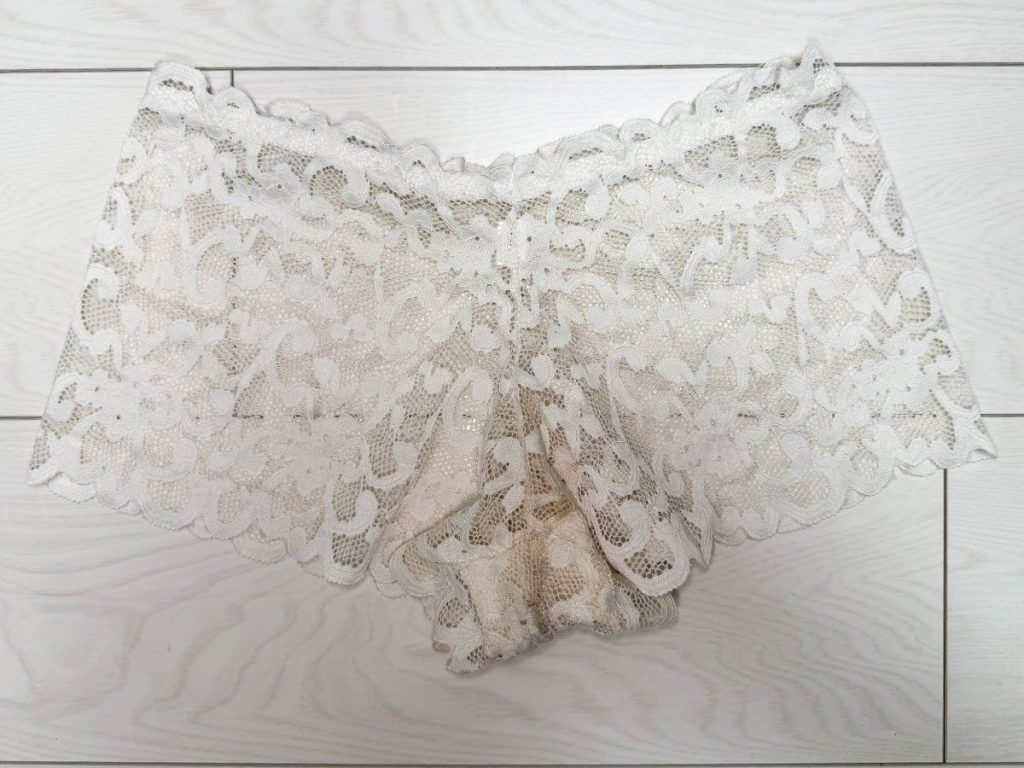 学費のために...大学院生ゆりちゃんから買い取った下着を紹介！ - 画像3