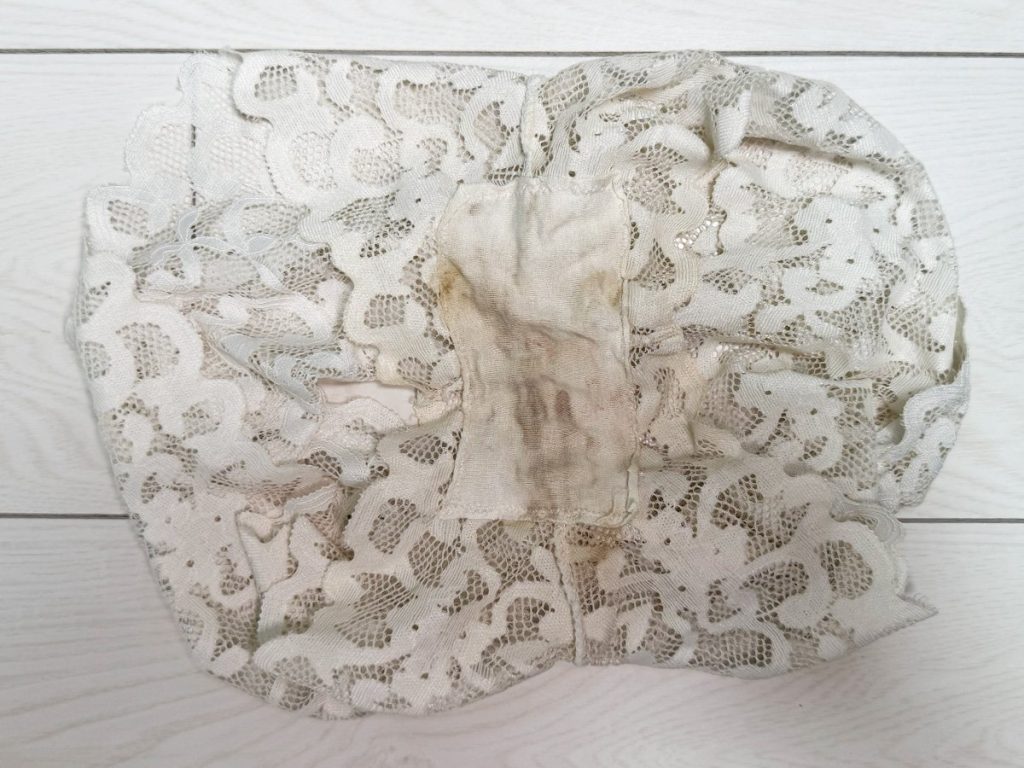 学費のために...大学院生ゆりちゃんから買い取った下着を紹介！ - 画像4