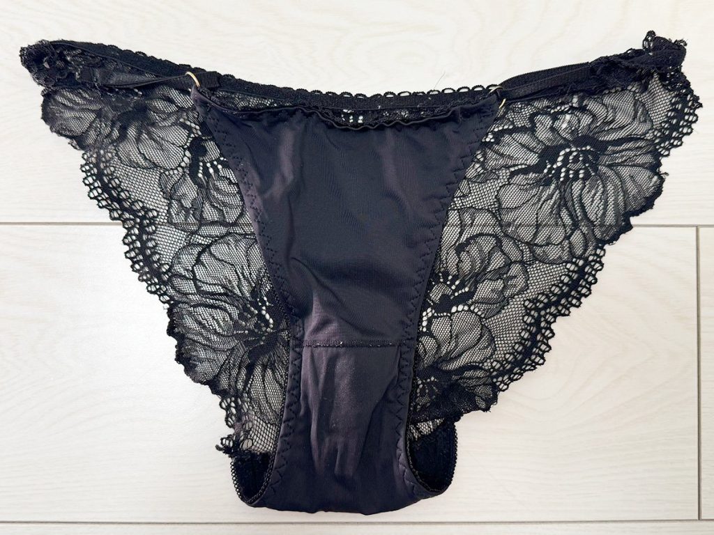 【YouTube24万回再生☆】クール美女のオナニーおしっこパンツ＆オールヌード公開！ - 画像4