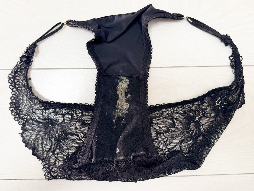 【YouTube24万回再生☆】クール美女のオナニーおしっこパンツ＆オールヌード公開！ - 画像2