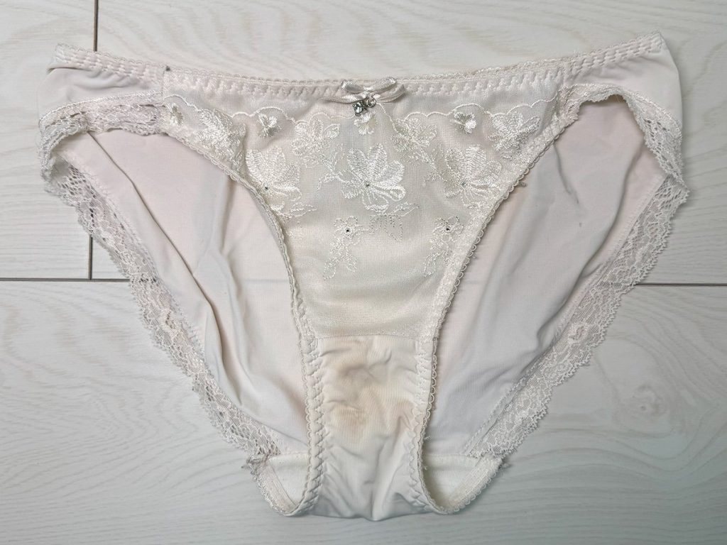 拭かずに来ました...。20歳女子大生のゆいちゃんの下着紹介！ - 画像2
