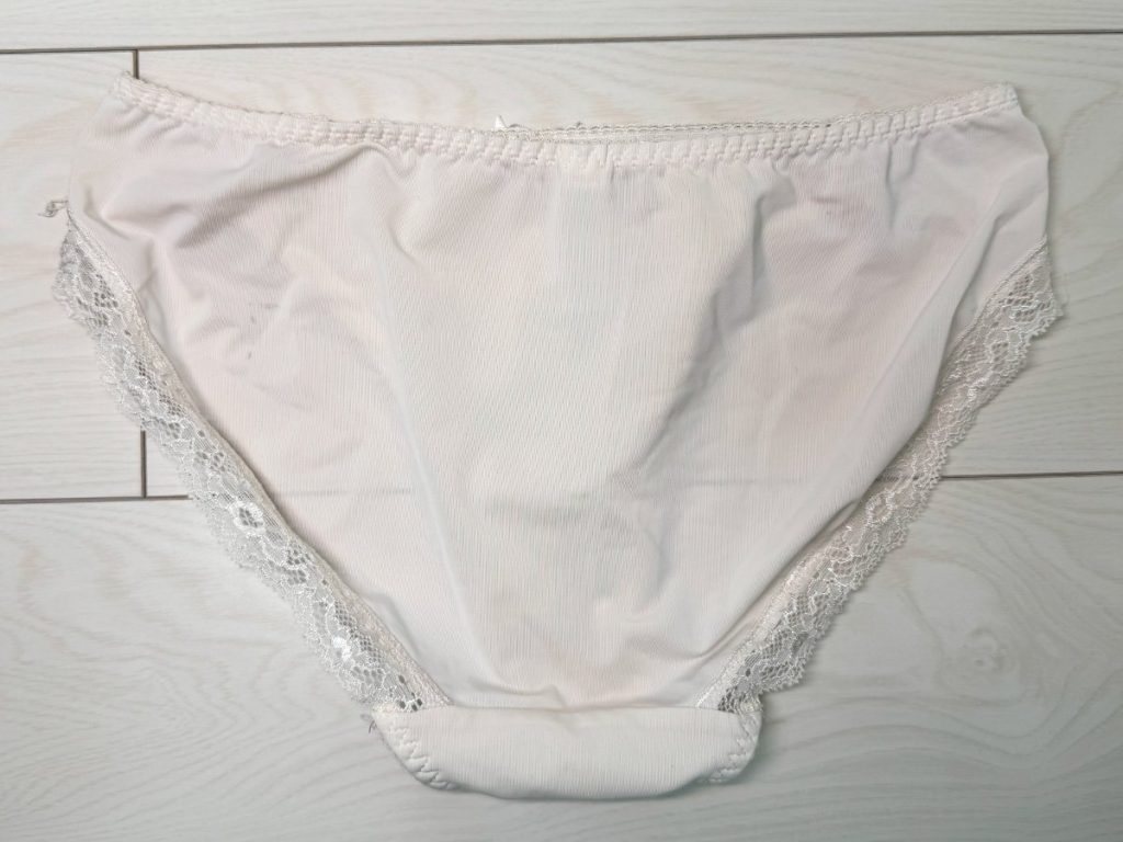 拭かずに来ました...。20歳女子大生のゆいちゃんの下着紹介！ - 画像3