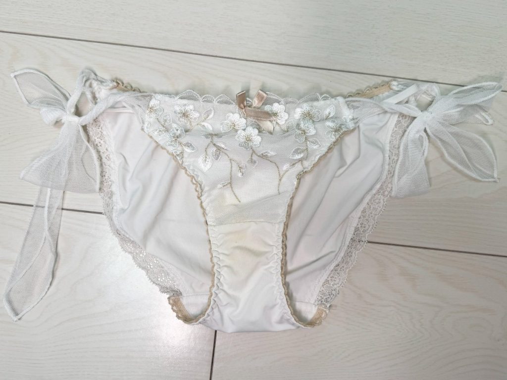 拭かずに来ました...。20歳女子大生のゆいちゃんの下着紹介！ - 画像6