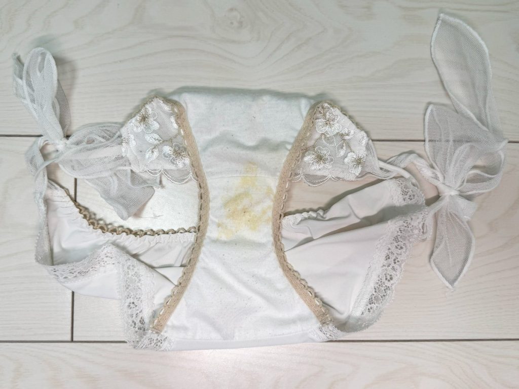 拭かずに来ました...。20歳女子大生のゆいちゃんの下着紹介！ - 画像8