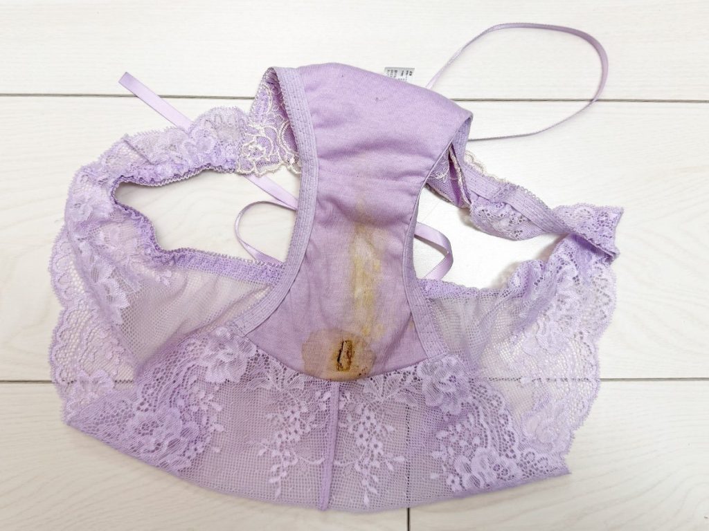 う○ち付いてない？ｗｗｗｗ茶色がびっちり！3日履きの汚下着を紹介【下着紹介】 - 画像8