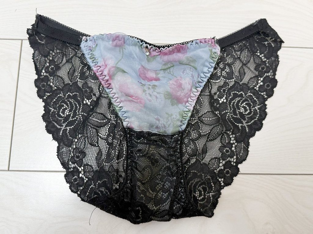 う○ち付いてない？ｗｗｗｗ茶色がびっちり！3日履きの汚下着を紹介【下着紹介】 - 画像2