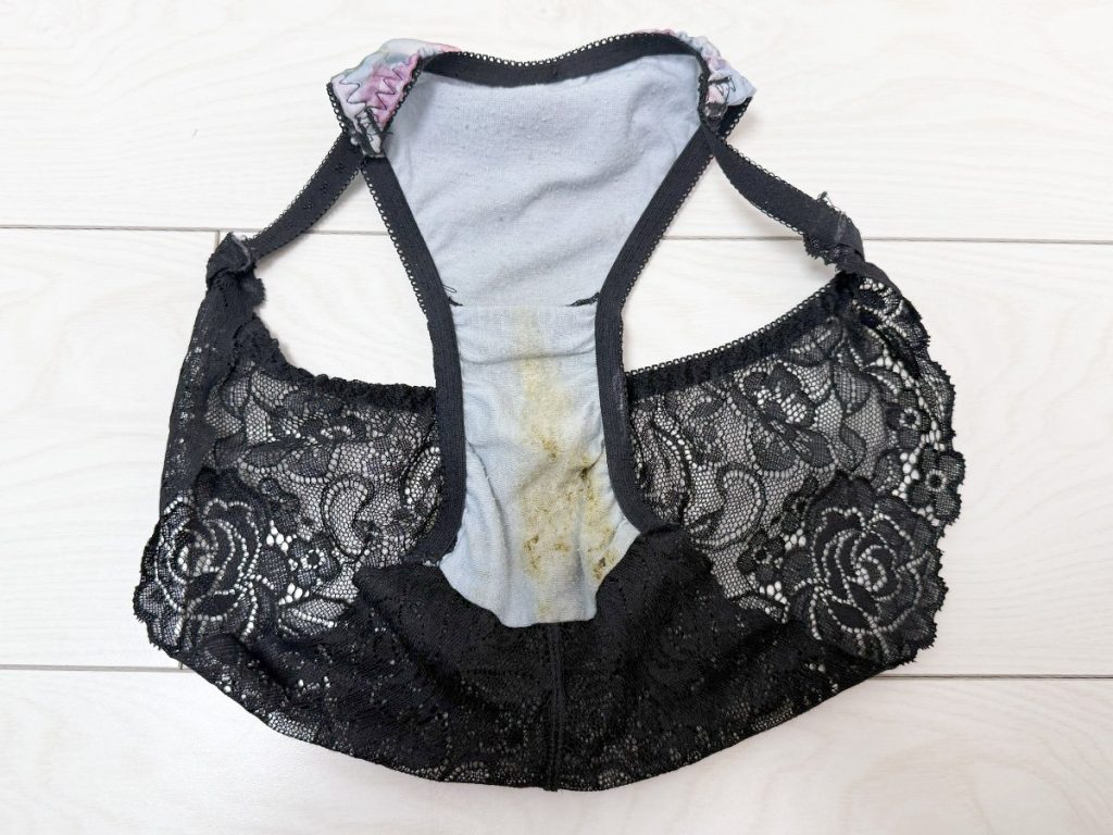 う○ち付いてない？ｗｗｗｗ茶色がびっちり！3日履きの汚下着を紹介【下着紹介】 - 画像4