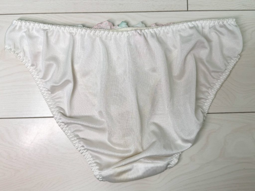 18歳★茶色の拭き残し！撮られて濡れ塗れ！禁断の痴態を披露★ - 画像8