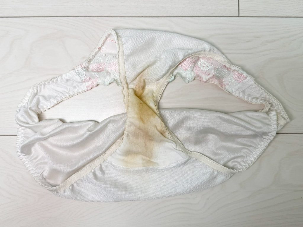 18歳★茶色の拭き残し！撮られて濡れ塗れ！禁断の痴態を披露★ - 画像6