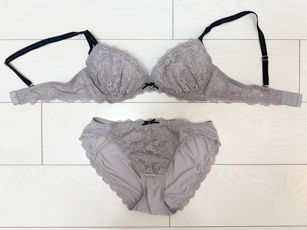 【ポッチあり】プライベート下着上下セットを実際に着脱して紹介！ - 画像2