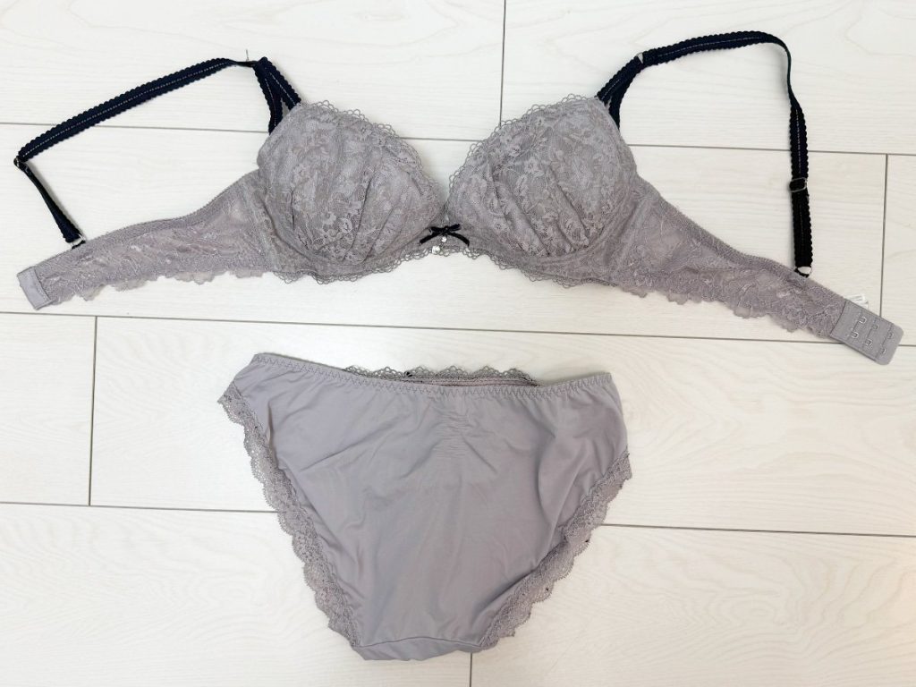 【ポッチあり】プライベート下着上下セットを実際に着脱して紹介！ - 画像3