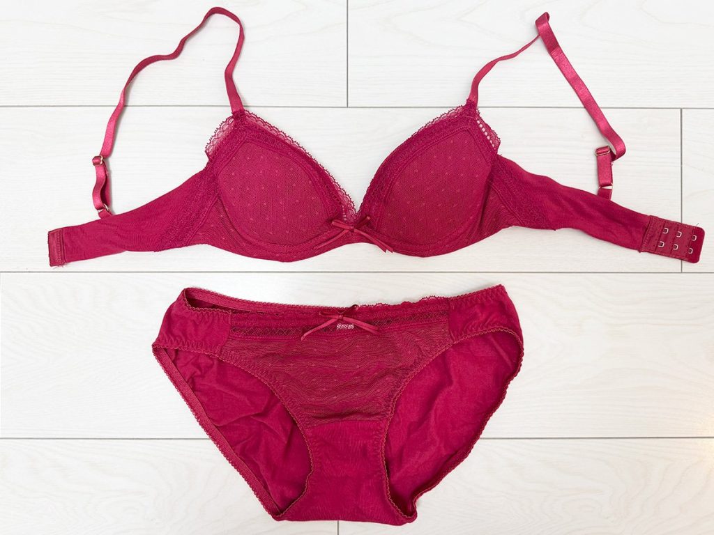 【ポッチあり】プライベート下着上下セットを実際に着脱して紹介！ - 画像6