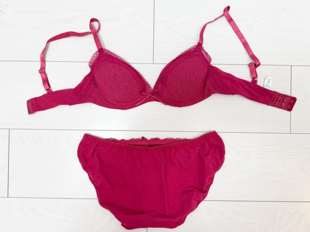 【ポッチあり】プライベート下着上下セットを実際に着脱して紹介！ - 画像7