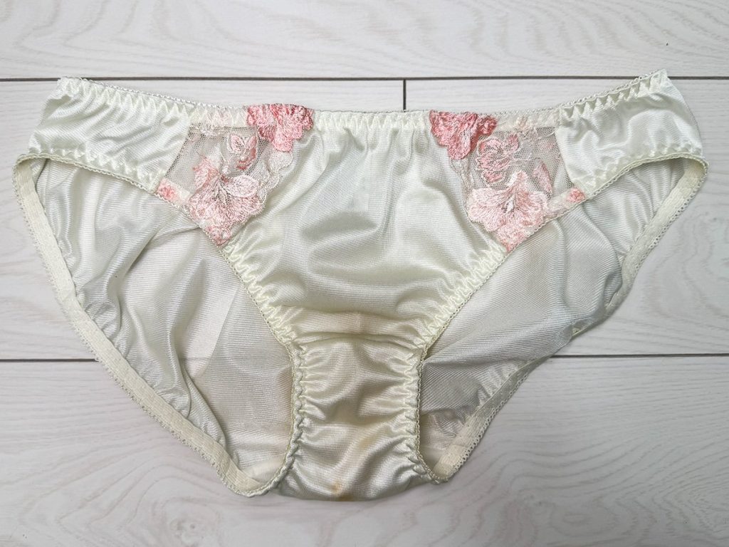 27年間未処理！陰毛ブラックホールを丸裸に！るるちゃん27歳OL - 画像6