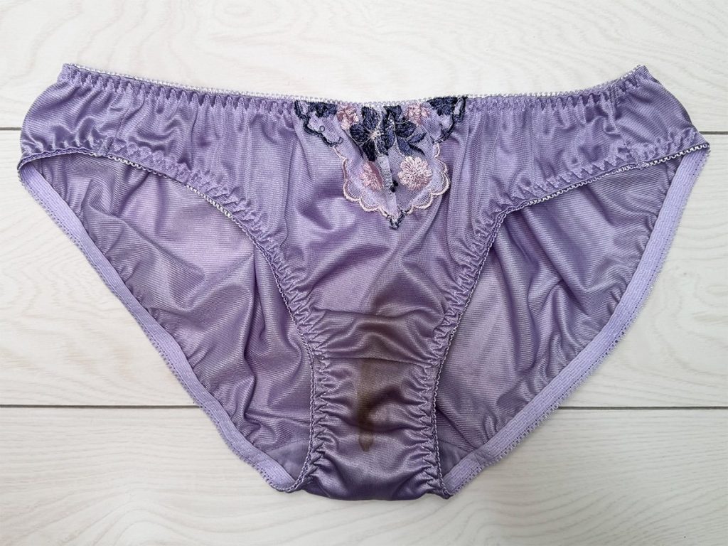 27年間未処理！陰毛ブラックホールを丸裸に！るるちゃん27歳OL - 画像2