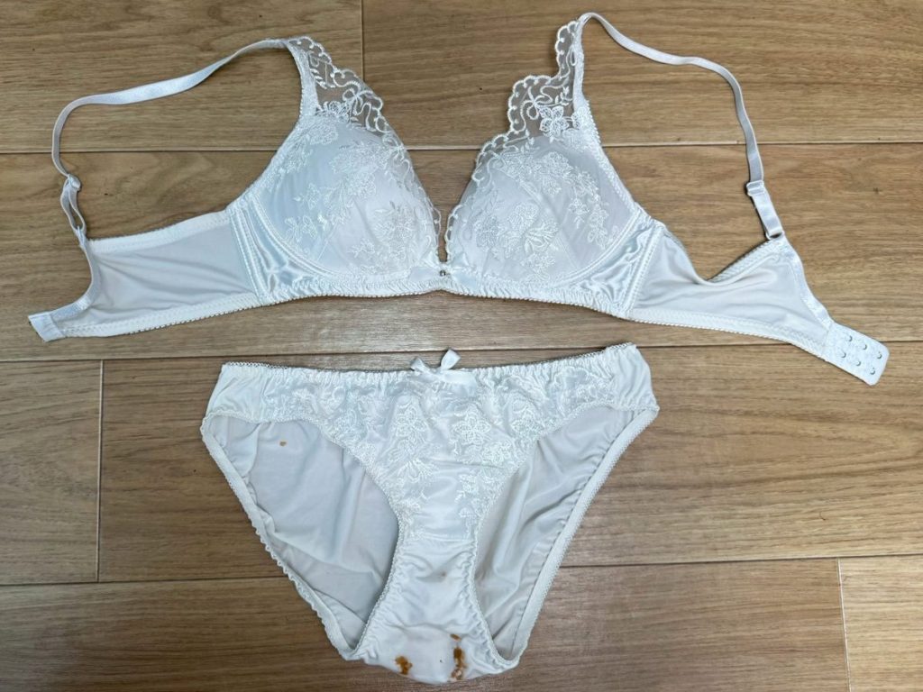 茶色染み大回転★汚下着セット５枚を大公開！ - 画像6