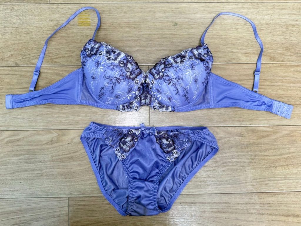 茶色染み大回転★汚下着セット５枚を大公開！ - 画像10