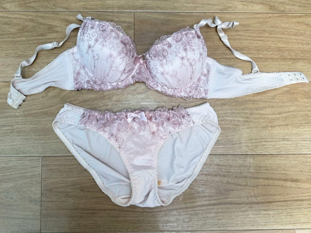 茶色染み大回転★汚下着セット５枚を大公開！ - 画像14