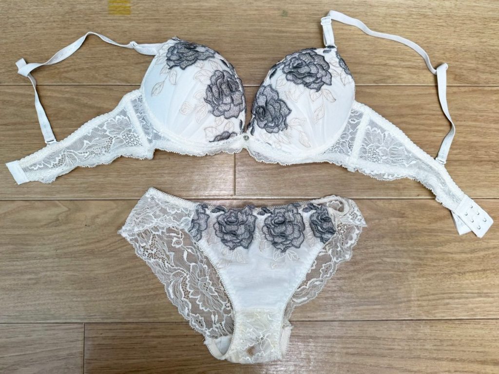 茶色染み大回転★汚下着セット５枚を大公開！ - 画像18