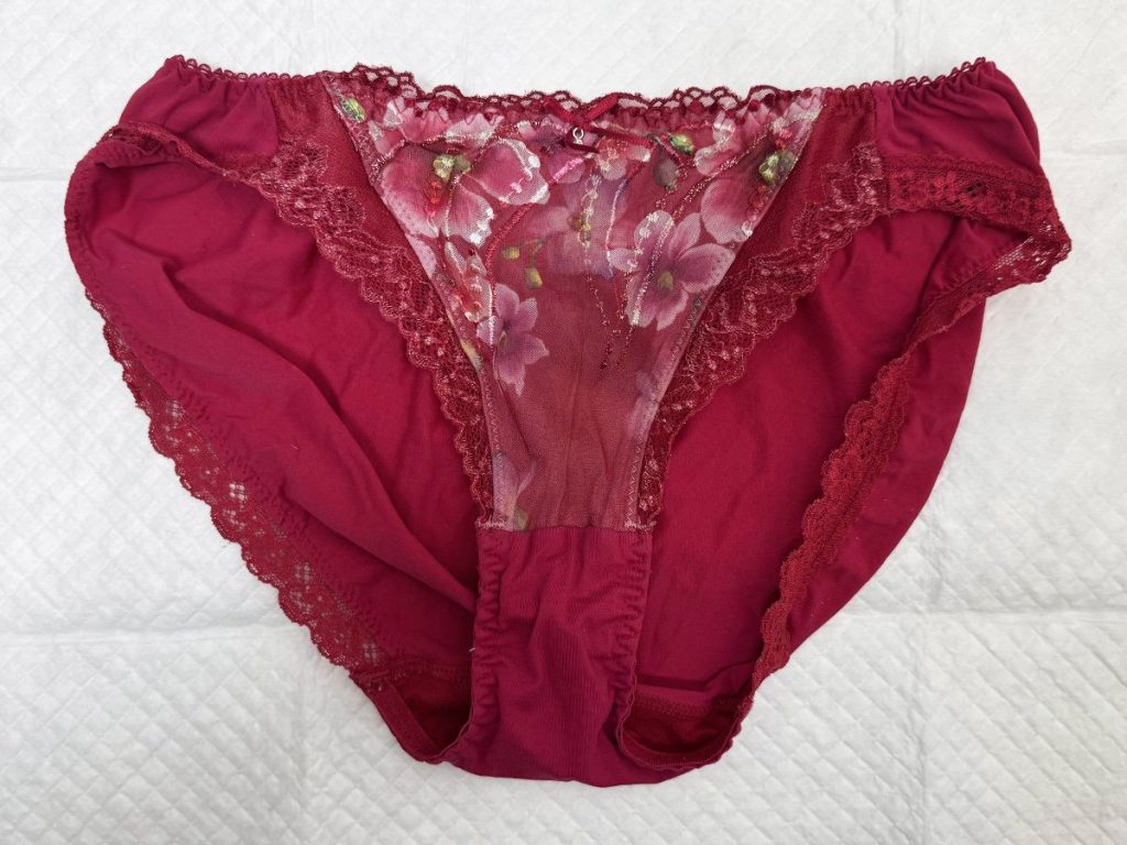 【汚パンツ炸裂！】りんごちゃん20歳から買い取った下着を紹介！ - 画像2