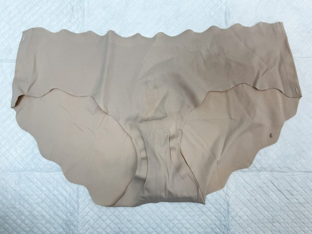 【汚パンツ炸裂！】りんごちゃん20歳から買い取った下着を紹介！ - 画像6