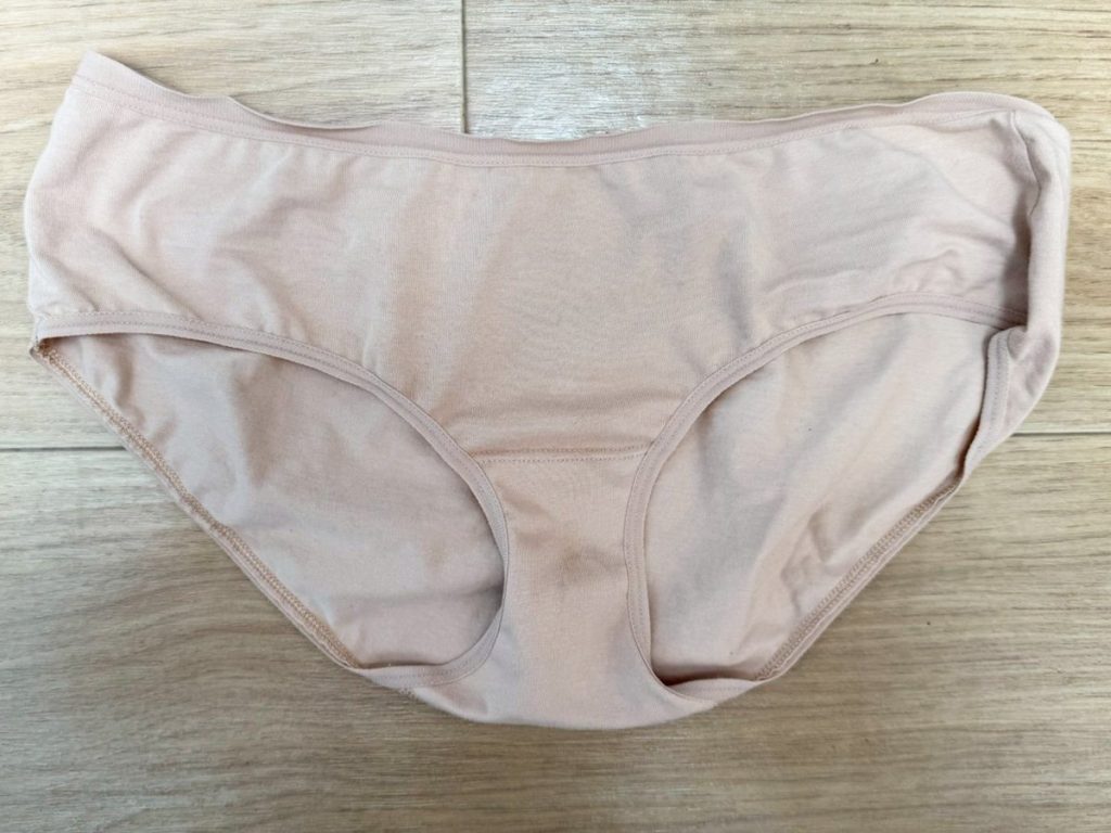 【赤髪美女降臨】大量汚下着！みれいちゃん21歳から買い取った下着を紹介！ - 画像14