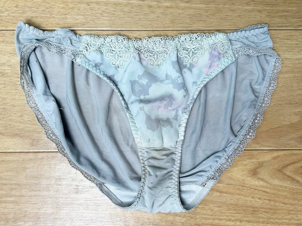 屁ハプニング有！帰国子女の油断した剛毛アソコを観察！ - 画像6