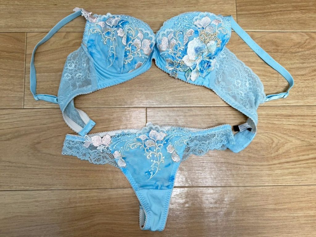 ギャル再臨★ブラパンセット生脱ぎ！激臭下着を大量買取！ - 画像6