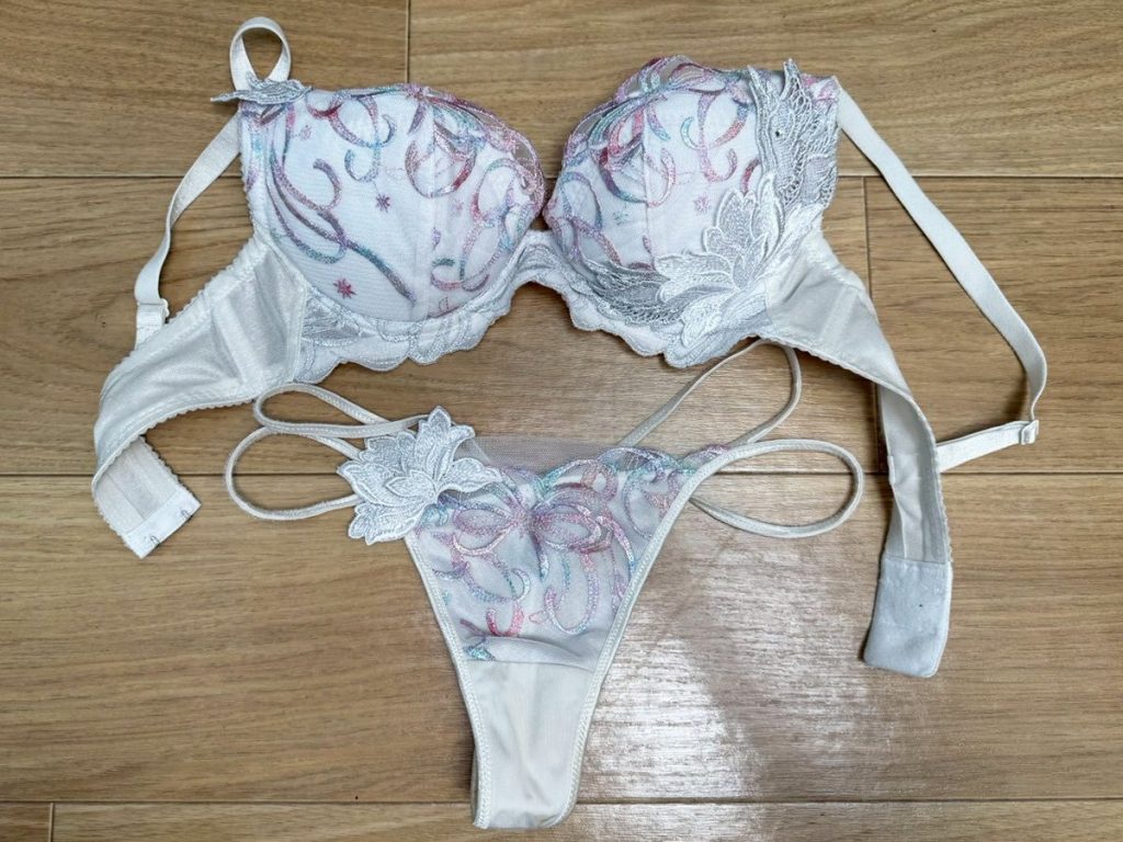 ギャル再臨★ブラパンセット生脱ぎ！激臭下着を大量買取！ - 画像14