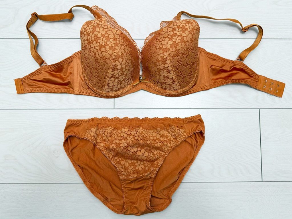 全部6年もの！生脱ぎポッチあり！22歳らんちゃんの下着を買取 - 画像14