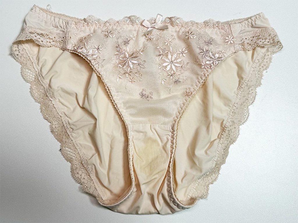 【下着紹介】2度目の出演！20歳女子大生ひかりちゃんから買い取った下着を紹介！ - 画像2