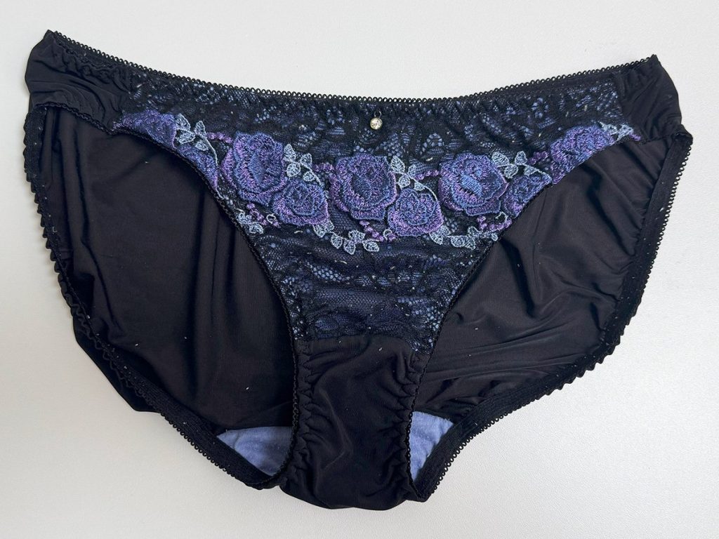 【下着紹介】4年ヴィンテージパンツ！25歳保育士さとみちゃんから買い取った下着を紹介！ - 画像2