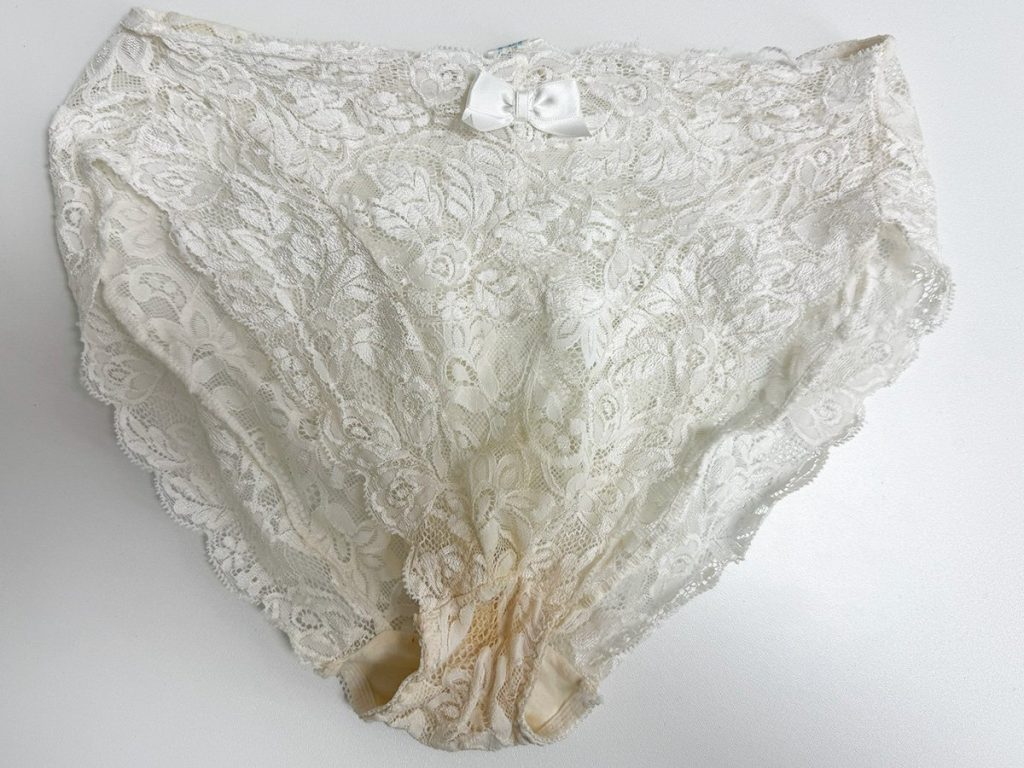 とんでも黄ばみ！歯科衛生士ゆりかちゃんの3日履きパンツ！【下着紹介】 - 画像2