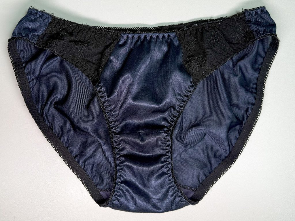 【下着紹介】20歳女子大生みなみちゃんから買い取った下着を紹介！ - 画像2