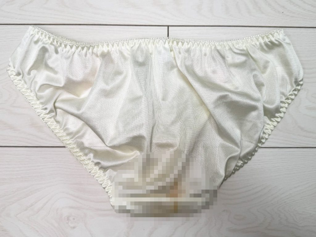 27年間未処理！陰毛ブラックホールを丸裸に！るるちゃん27歳OL - 画像7