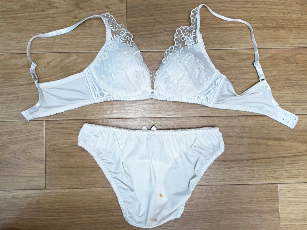 茶色染み大回転★汚下着セット５枚を大公開！ - 画像7