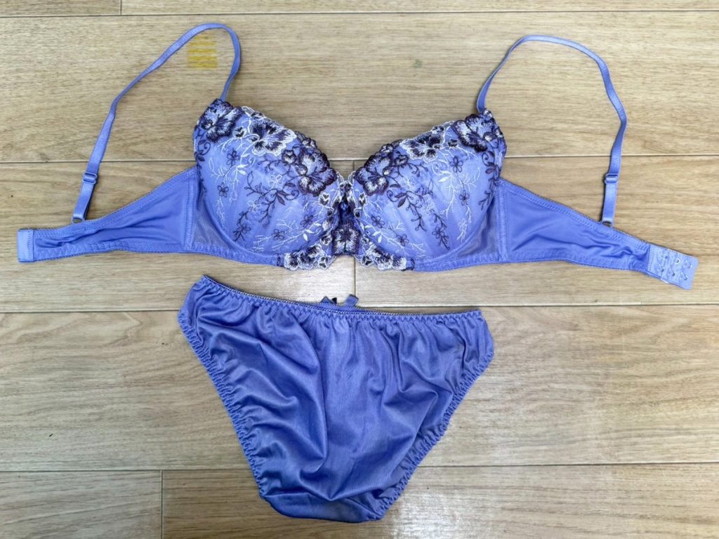 茶色染み大回転★汚下着セット５枚を大公開！ - 画像11