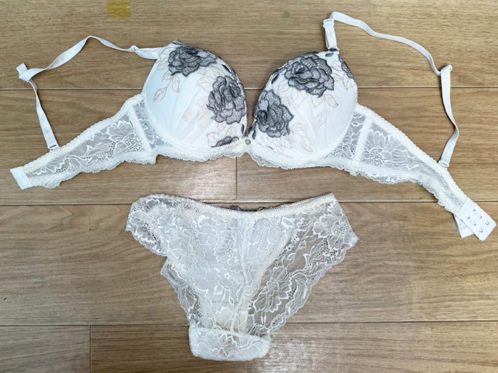 茶色染み大回転★汚下着セット５枚を大公開！ - 画像19