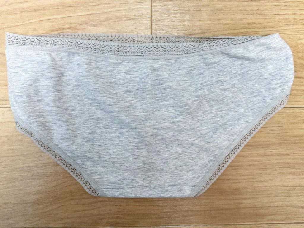 【赤髪美女降臨】大量汚下着！みれいちゃん21歳から買い取った下着を紹介！ - 画像3