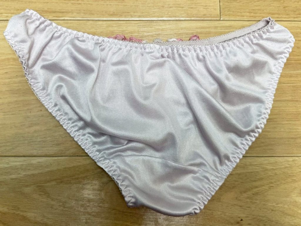 【赤髪美女降臨】大量汚下着！みれいちゃん21歳から買い取った下着を紹介！ - 画像11