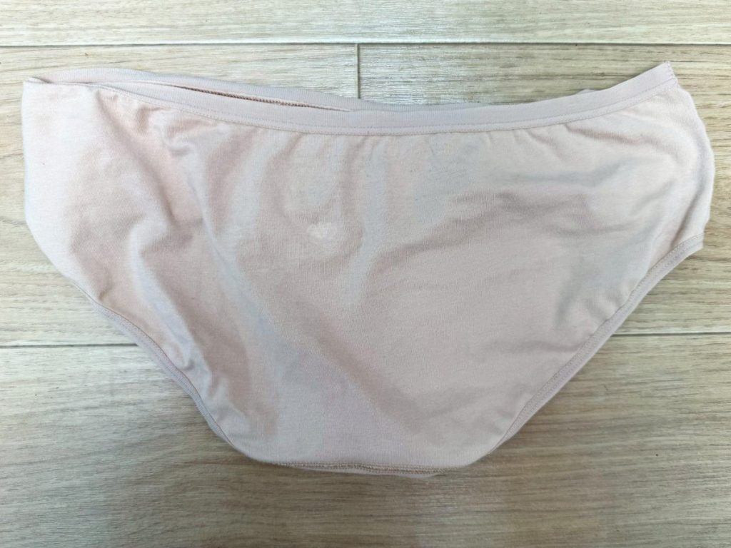 【赤髪美女降臨】大量汚下着！みれいちゃん21歳から買い取った下着を紹介！ - 画像15