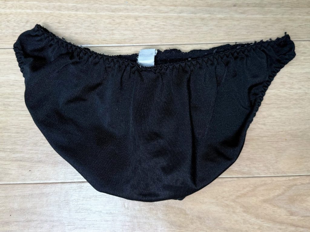 屁ハプニング有！帰国子女の油断した剛毛アソコを観察！ - 画像3