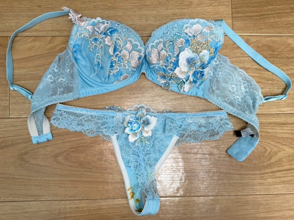 ギャル再臨★ブラパンセット生脱ぎ！激臭下着を大量買取！ - 画像7