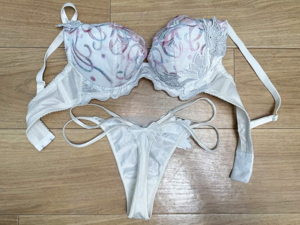 ギャル再臨★ブラパンセット生脱ぎ！激臭下着を大量買取！ - 画像15