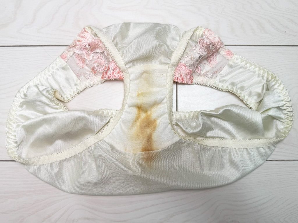 27年間未処理！陰毛ブラックホールを丸裸に！るるちゃん27歳OL - 画像8