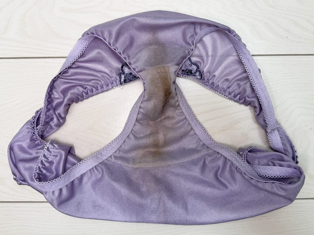 27年間未処理！陰毛ブラックホールを丸裸に！るるちゃん27歳OL - 画像4