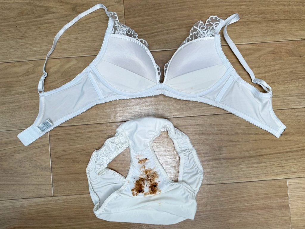 茶色染み大回転★汚下着セット５枚を大公開！ - 画像8