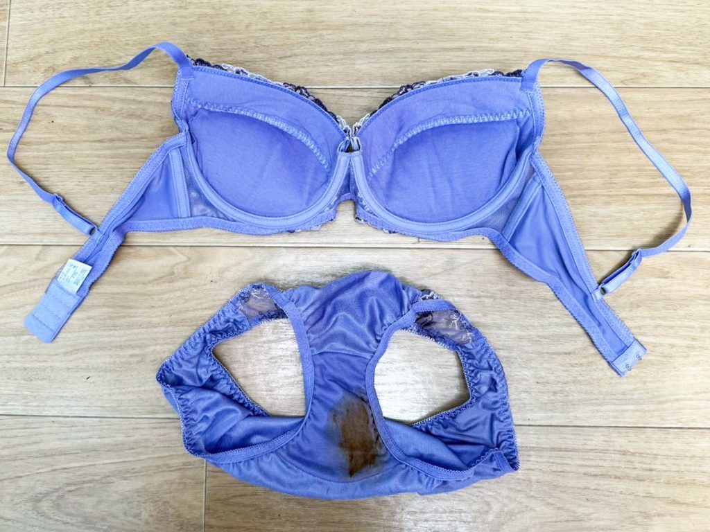 茶色染み大回転★汚下着セット５枚を大公開！ - 画像12